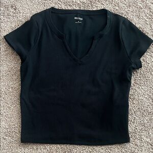 Hollister Black Ribbed V-Neck Crop Tee